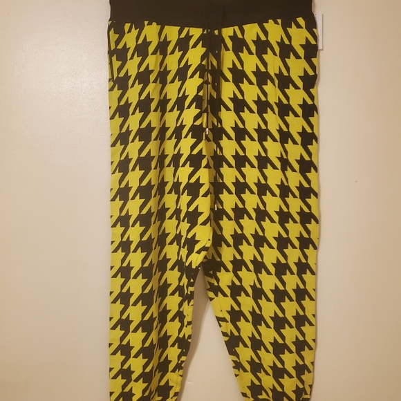 New York & Company Pants - NWT New York & Company Houndstooth Jogger Pant by Gabrielle Union
